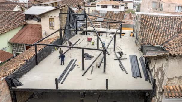 Cuenca,エクアドル- 2019-09-01 -アパート建設時間経過- Gazebo Roof Frame Elected — ストック動画