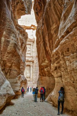 Petra, Ürdün - 2019-04-22 - Hazine 'ye Siq girişi