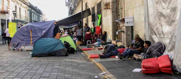 Oaxaca, México - 2019-11-30 - acampamento de professores durante protesto querendo novas escolas e salários mais altos — Fotografia de Stock