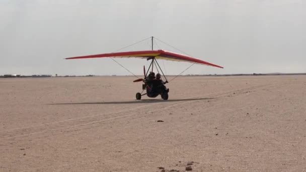 Microavión Taxis en después de un recorrido turístico. — Vídeos de Stock