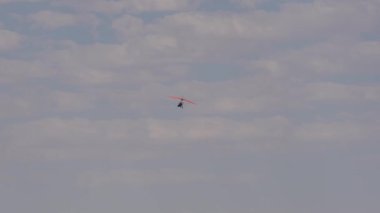 Gezintiden sonra mikro uçak iniyor..