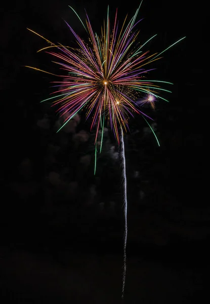 Gros plan de feux d'artifice isolés pour la composition — Photo