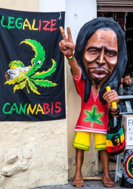 Cuenca, Ekvador - 31 Aralık 2012: Bob Marley 'in kağıt heykeli