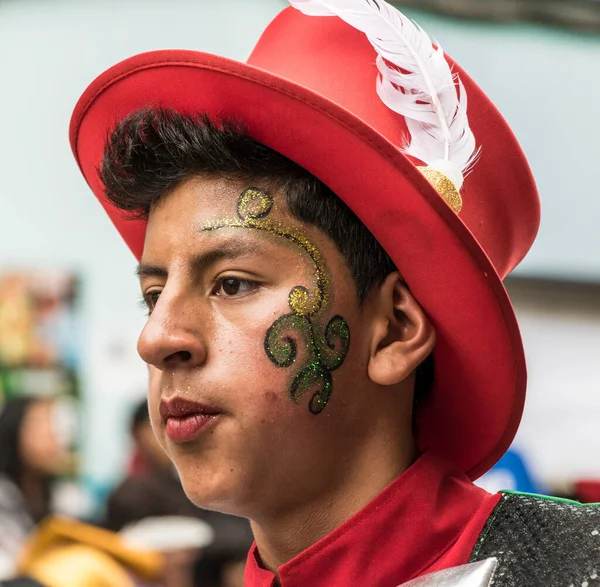 Ambato, Ecuador - Feb 15, 2015 - Man in costume dances at Carnaval — Stock Photo, Image