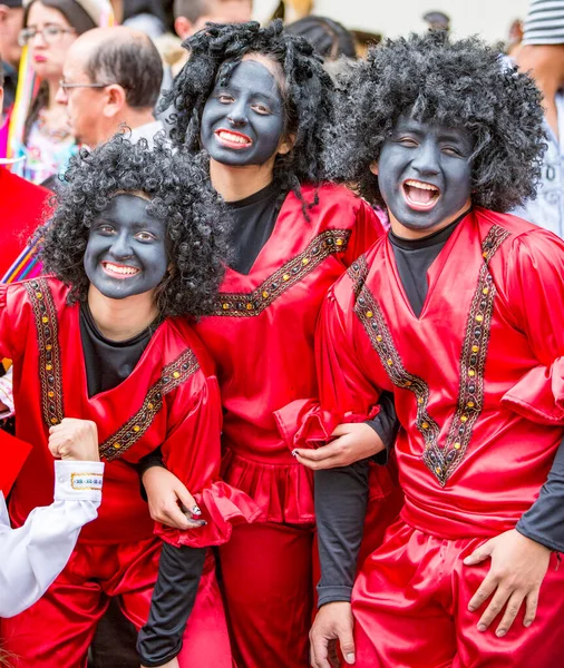Cuenca, Ecuador - December 24, 2015 - Young men in Black Face costumes for parade — Stock Photo, Image