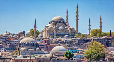 İstanbul, Türkiye - 16 Nisan 2016 - Mavi cami şehre bakıyor