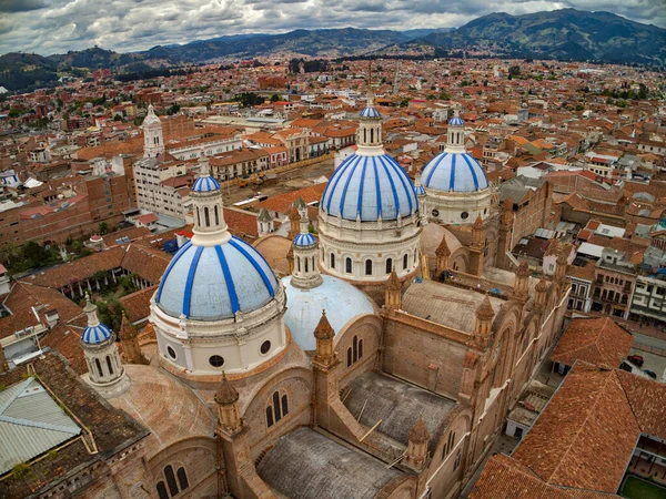 Cuenca, Equador - 21 de outubro de 2017 - Vista aérea da Catedral Nova no centro da cidade — Fotografia de Stock