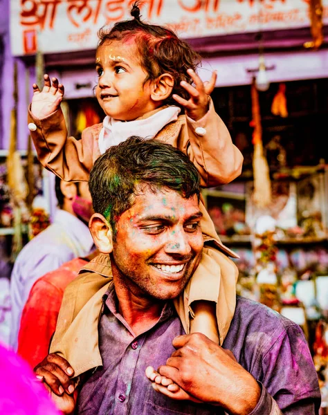 Barsana, India - February 23, 2018 - A young child and her father smile in Holi festival — Stock Photo, Image