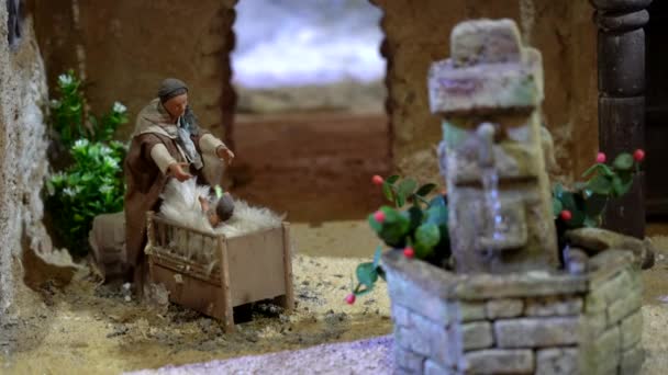 Largest animated nativity scene in South America. Woman picks baby up out of crib. — Stock Video