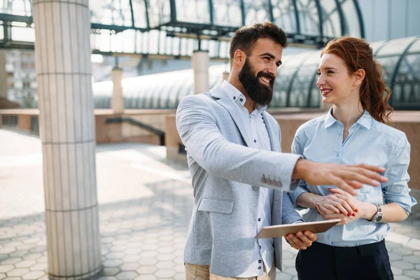 Picture Handsome Businessman Attractive Businesswoman Break Front Company — Stock Photo, Image