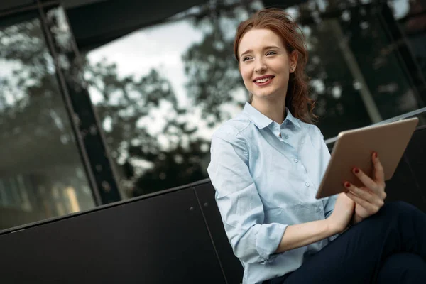 Portrait Successful Business Woman Smiling Outdoor — Stock Photo, Image