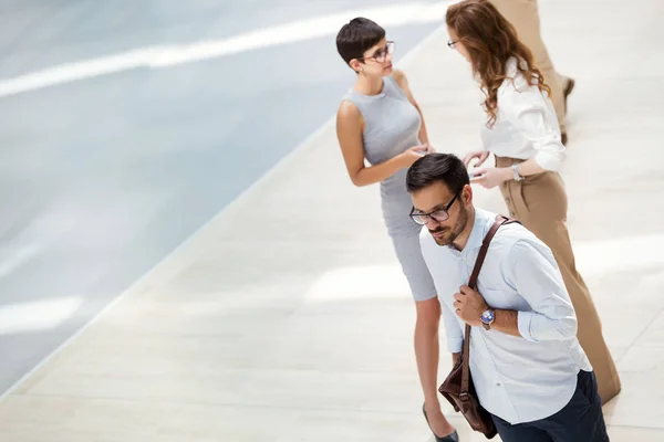 Porträt Attraktiver Geschäftsleute Die Freizeit Von Der Arbeit Haben — Stockfoto