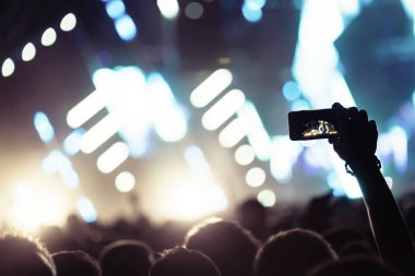 Dans eden kalabalığa müzik konser Festivali resmi