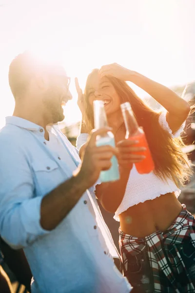 Feliz Joven Atractiva Pareja Divirtiéndose Fiesta —  Fotos de Stock