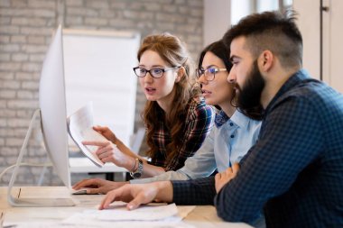 Office birlikte proje üzerinde çalışmaya Genç Mimarlar