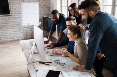 Office birlikte proje üzerinde çalışmaya Genç Mimarlar