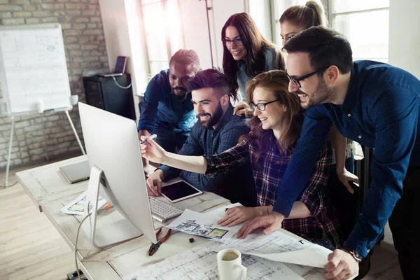 Office birlikte proje üzerinde çalışmaya Genç Mimarlar