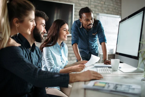 Junge Architekten Arbeiten Gemeinsam Projekt Büro — Stockfoto