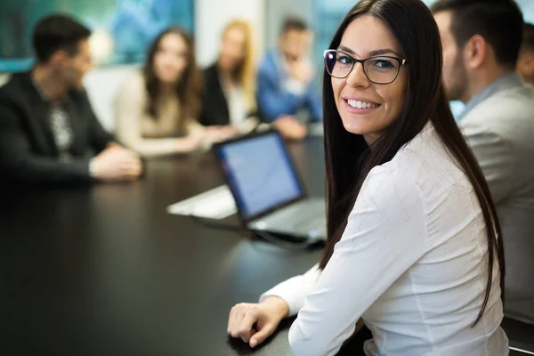 Retrato Exitosa Mujer Negocios Hermosa Oficina Moderna —  Fotos de Stock