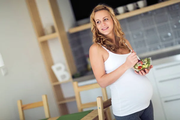 Портрет Беременной Женщины Заботящейся Здоровом Питании — стоковое фото