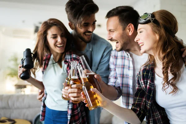 Gelukkig Vrolijke Vrienden Uitgaven Leuke Tijden Samen Drinken — Stockfoto