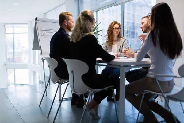 Grupo Jóvenes Arquitectos Que Trabajan Reuniones Negocios —  Fotos de Stock