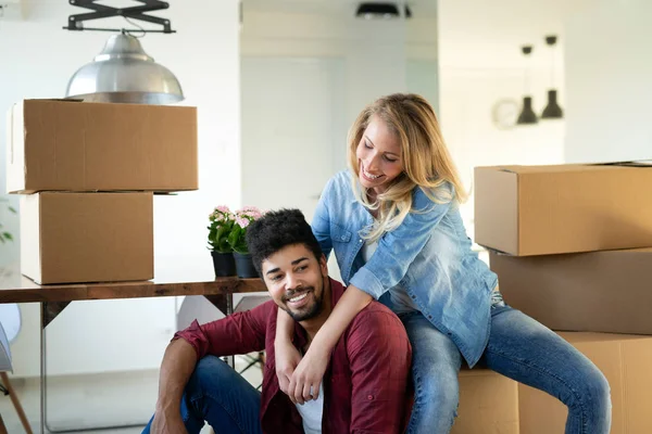 Couple Enjoying New Luxurious Home Hugging Living Room — Stock Photo, Image