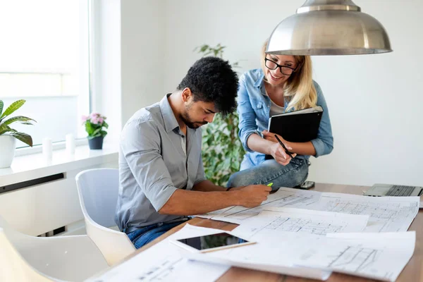 Mensen Uit Het Bedrijfsleven Architecten Werken Aan Project Samen Office — Stockfoto