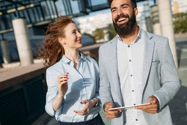 Gente Negocios Caminando Hablando Calle — Foto de Stock