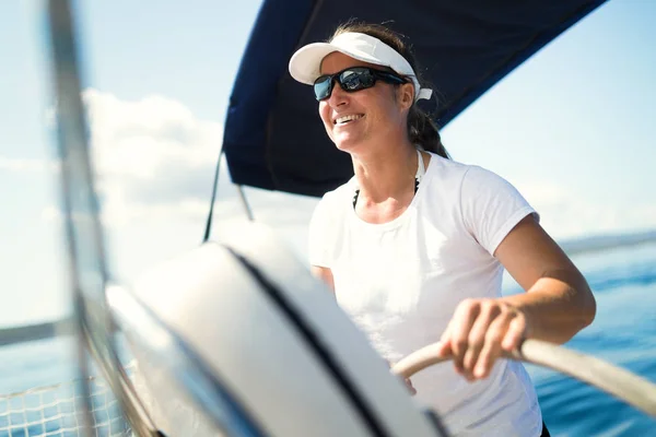Attractive Strong Woman Sailing Her Sail Boat — Stock Photo, Image