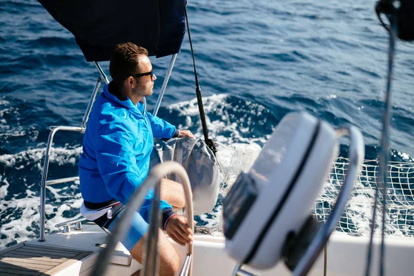 Handsome Strong Sport Man Sailing His Boat — Stock Photo, Image