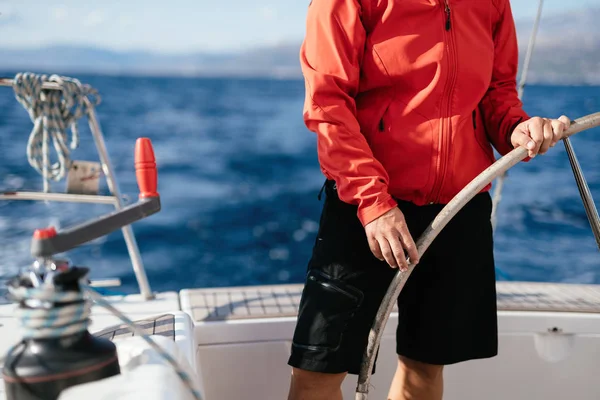 Atractiva Mujer Fuerte Navegando Con Barco Vela —  Fotos de Stock