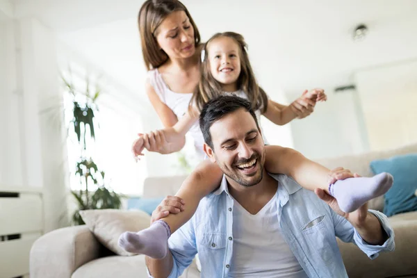 Gelukkige Familie Plezier Tijd Samen Thuis — Stockfoto