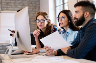 Office birlikte proje üzerinde çalışmaya Genç Mimarlar