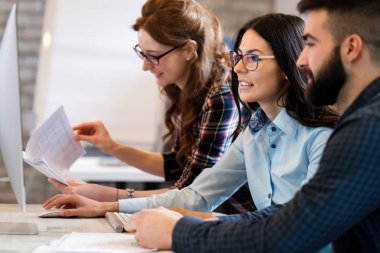 Office birlikte proje üzerinde çalışmaya Genç Mimarlar