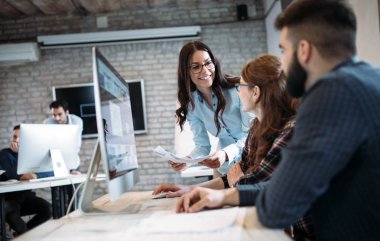 Office birlikte proje üzerinde çalışmaya Genç Mimarlar
