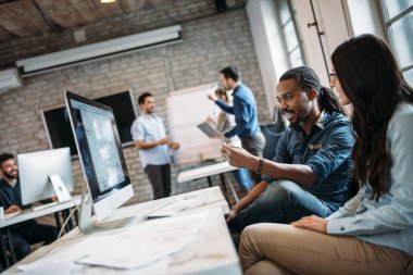 Office birlikte proje üzerinde çalışmaya Genç Mimarlar