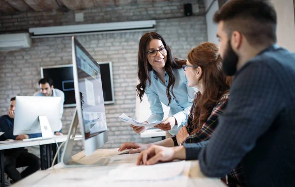 Unga Arkitekter Arbetar Projektet Office Grupp — Stockfoto