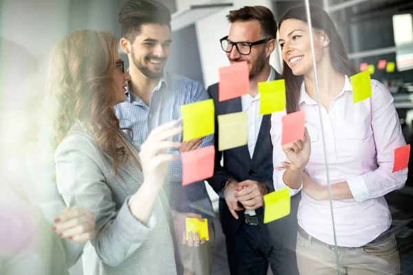 Kreative Professionelle Geschäftsleute Arbeiten Geschäftsprojekten Büro — Stockfoto