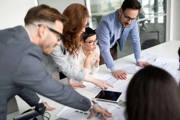 Grupo Arquitetos Empresários Que Trabalham Juntos Fazem Brainstorming — Fotografia de Stock