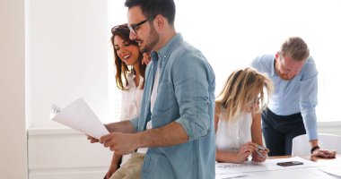 İş adamları ve gelecek için planlama mimarlar