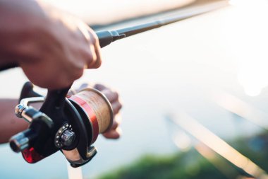 Balık tutma, hobi ve eğlence kavramı - balıkçılar spor