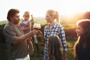 Winemaker ailenin bir arada bağ içinde