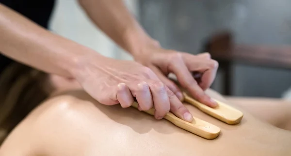 Massör Behandlande Massör Spa Wellness Saloon — Stockfoto