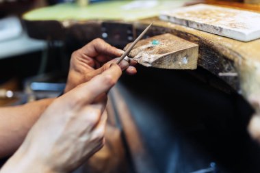 Genç ve akıllı şirin Kuyumcu Takı oluşturma