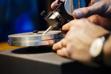 Uyandırmak araçlarıyla kuyumcular hassas keskinleştirme