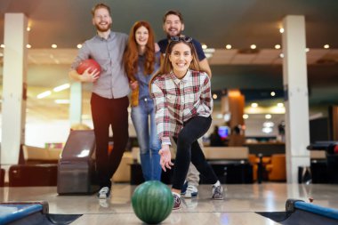 Bowling Club zevk arkadaş