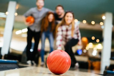 Bowling Club zevk arkadaş