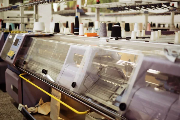 Компьютерные Трикотажные Машины Современной Текстильной Фабрике — стоковое фото