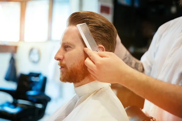 Combing Hair Styling Barber Shop — Stock Photo, Image
